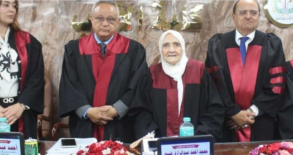 أرادت الحياة فاستجاب القدر.. «آمال إسماعيل» ثمانينية مصرية تهزم السرطان مرتين وتتوج بالدكتوراه
