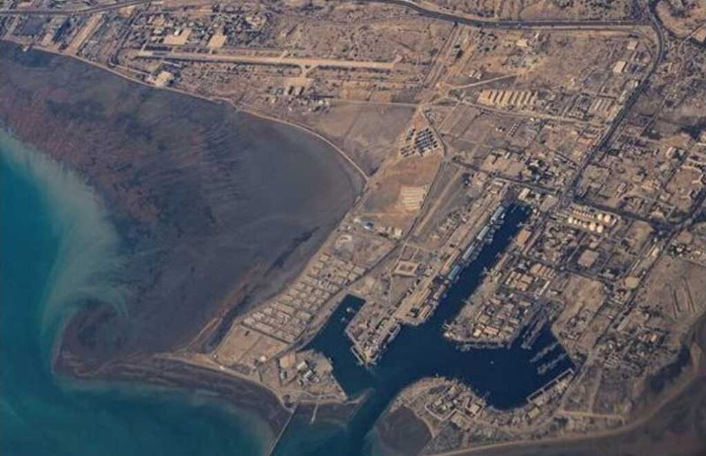 أميركا تضرب بقوة.. هرمز بين انهيار الهدنة وخطر الملاحة