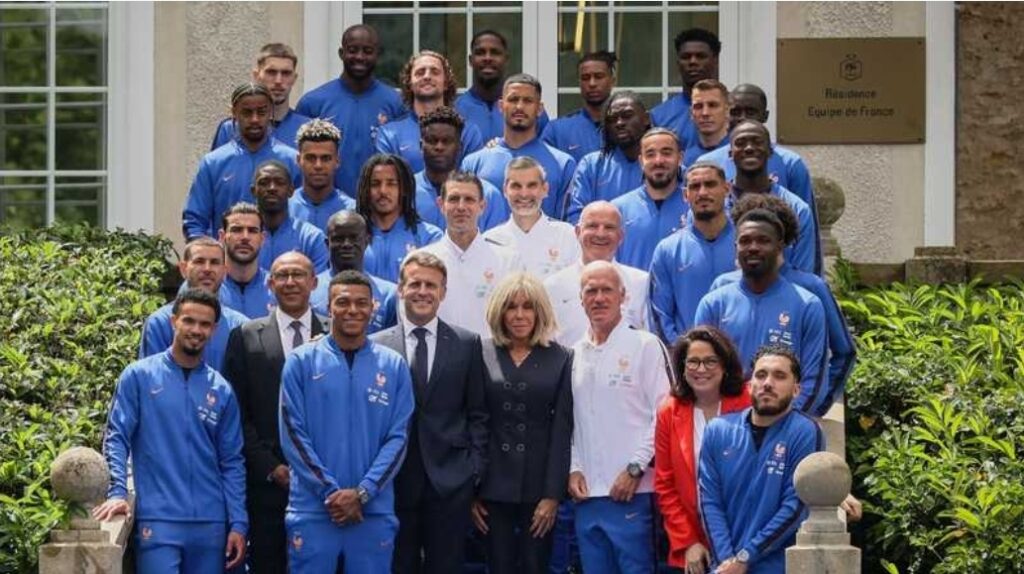 بين “الألم” و”الأمل”.. إيمانويل ماكرون يعلق على وداع فرنسا لمونديال 2026