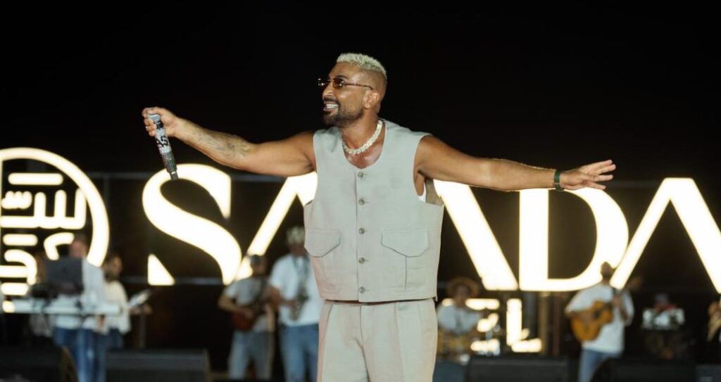 أحمد سعد يُلهب حماس الجمهور في حفل مفاجئ بـ’سعادة ساحل’