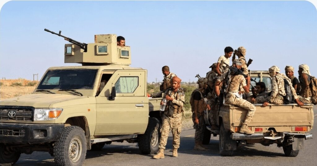 قتلى وجرحى في هجوم صاروخي حوثي استهدف القصر الرئاسي في عدن.. ونجاة أعضاء الحكومة